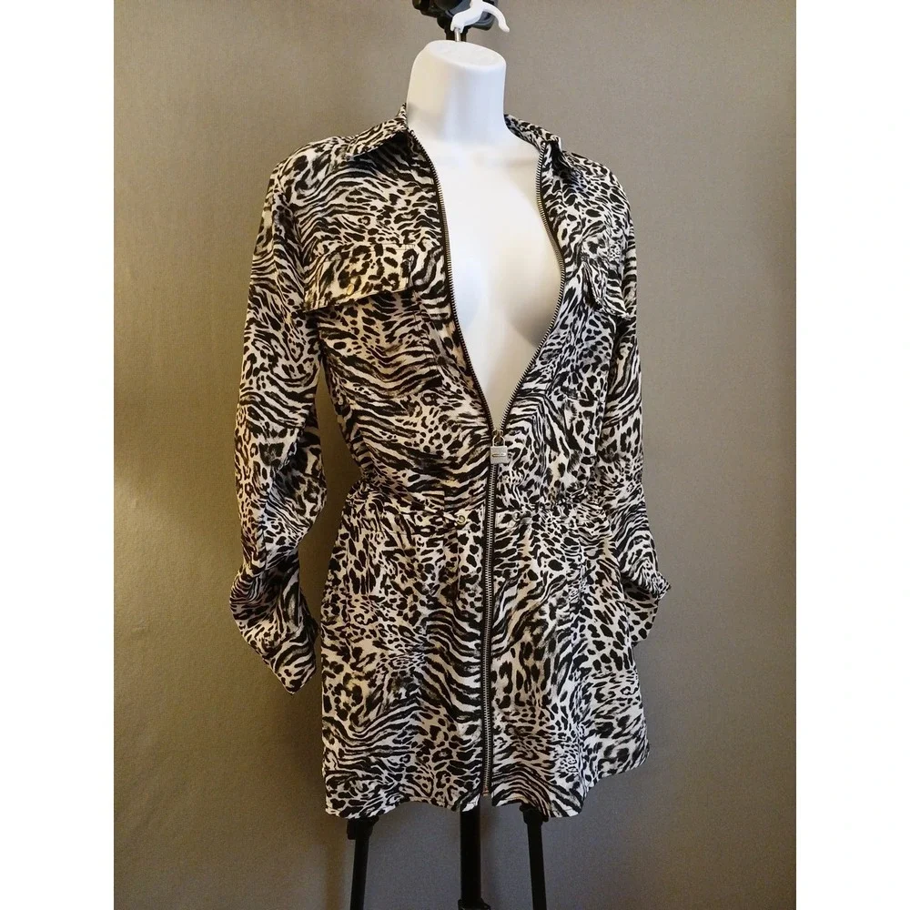 Michael Kors Women's Inverted Graphic Collared Top Black/White Animal Print Sm‎